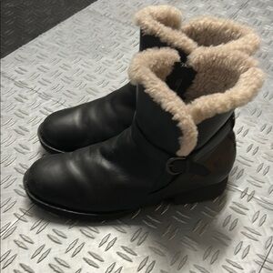 Women's Born Black leather Shearling-Lined winter Boots or apres ski
